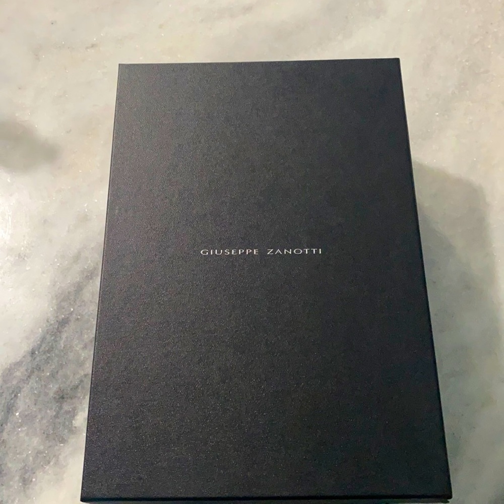 Giuseppe Zanotti shoe box